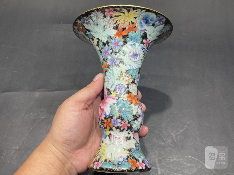 民国 墨地珐琅彩百花花觚一对 - 图4